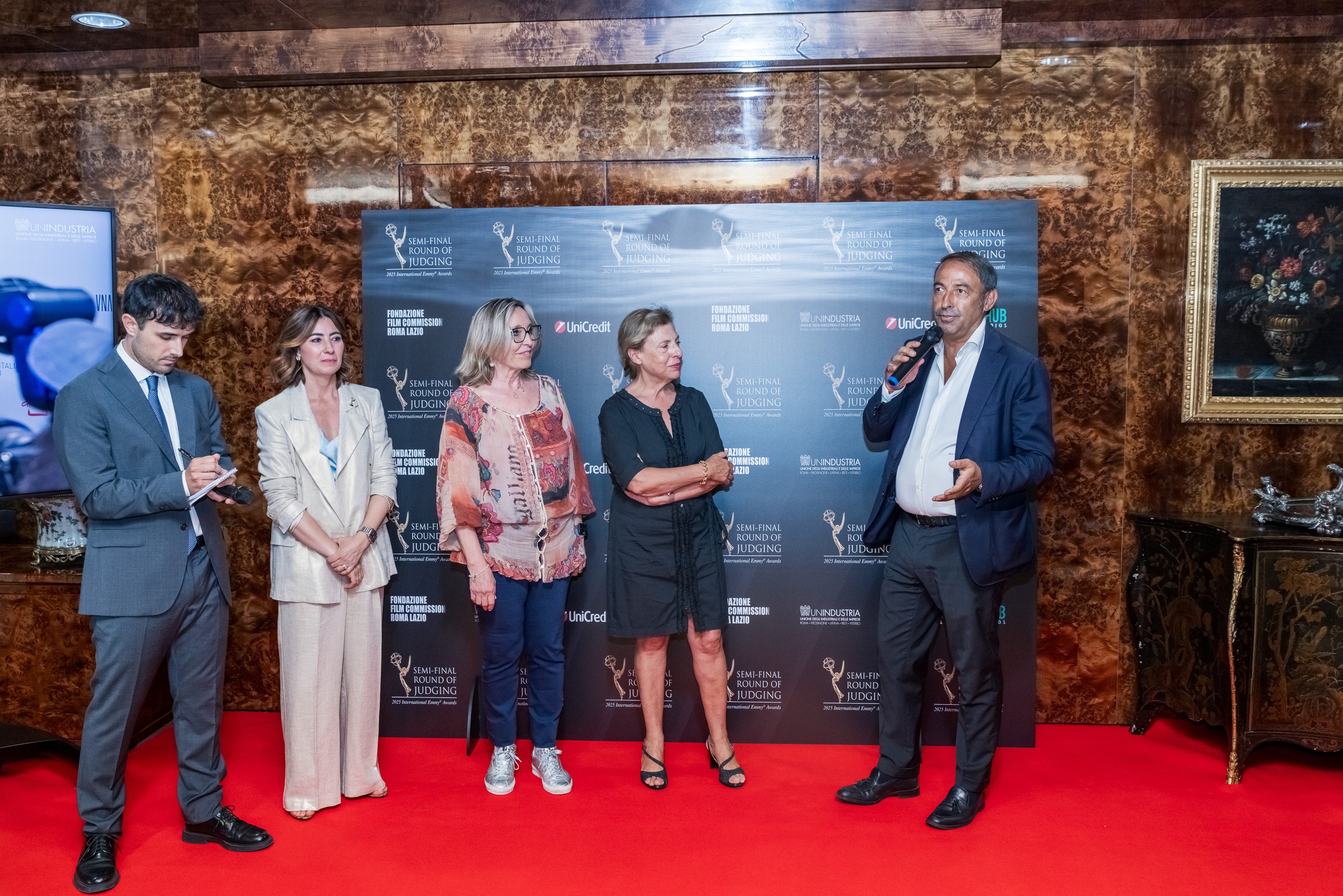 11-dhub-inter-emmy-awd-cena-2025-0200jpg_KnX.jpg